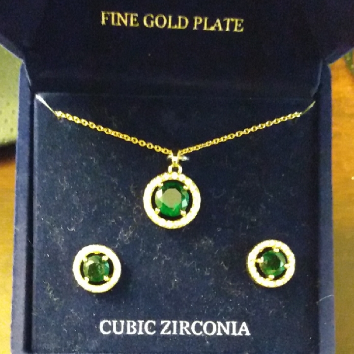 Danecraft Cubic Zirconia Green And Gold Jewelry Set 10$